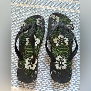 Havaianas Black and Green Sandals Tropical Design